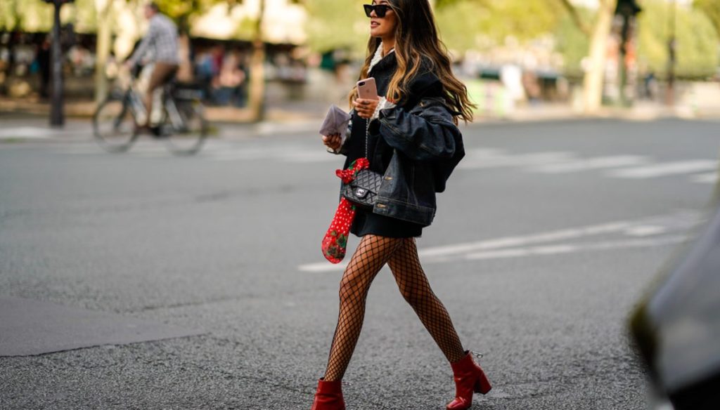 Fishnet stockings: mini-guide on how to wear them