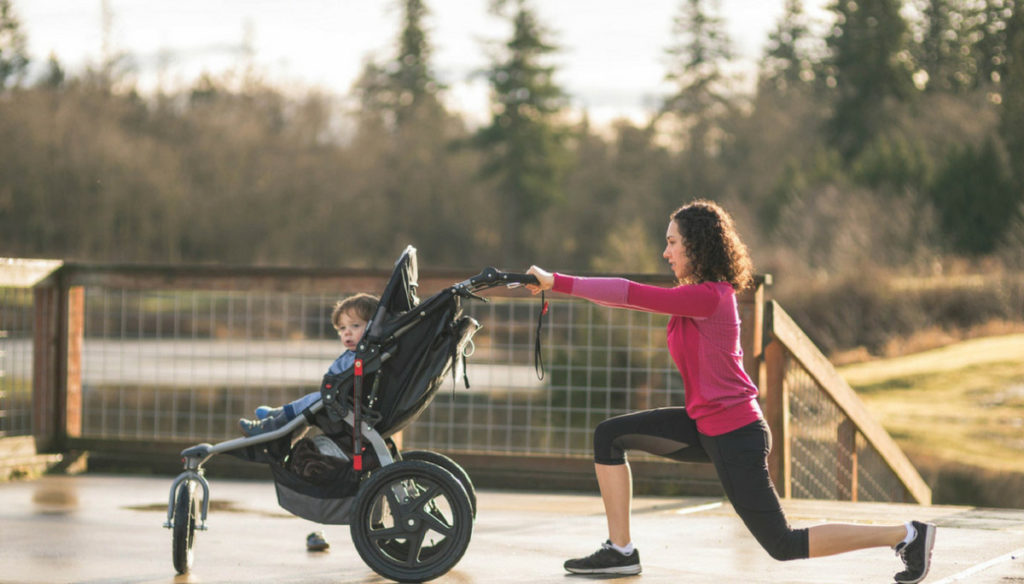 Mothers in shape after giving birth: 5 exercises to give energy to the body