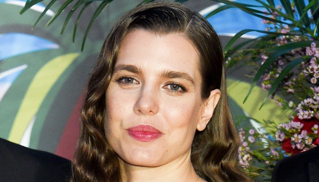 Charlotte Casiraghi at the Ballo della Rosa dares too much with the look. And Dimitri reappears