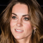 Kate Middleton at the gala recycles Alexander McQueen's dress. But he covers his shoulders