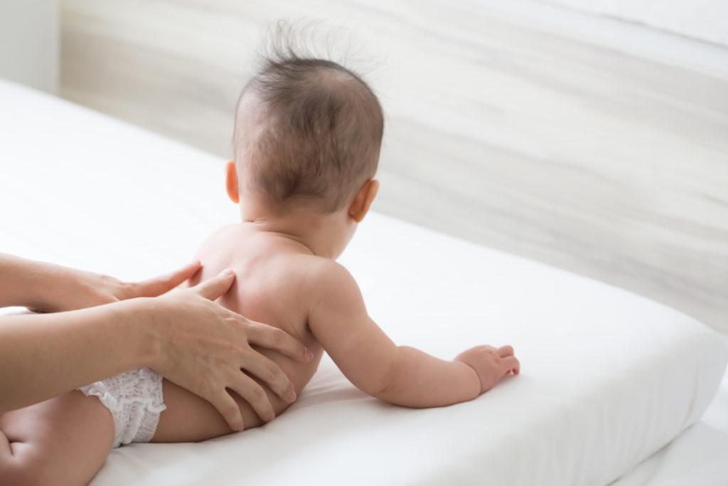 Babies and cuddles: the most important gestures for mom and baby