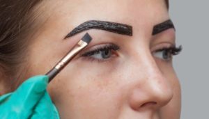 Eyebrow tint: useful methods and tips