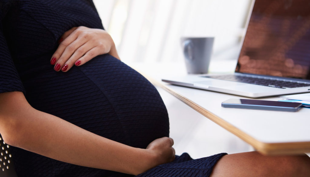 How to dress during pregnancy at work