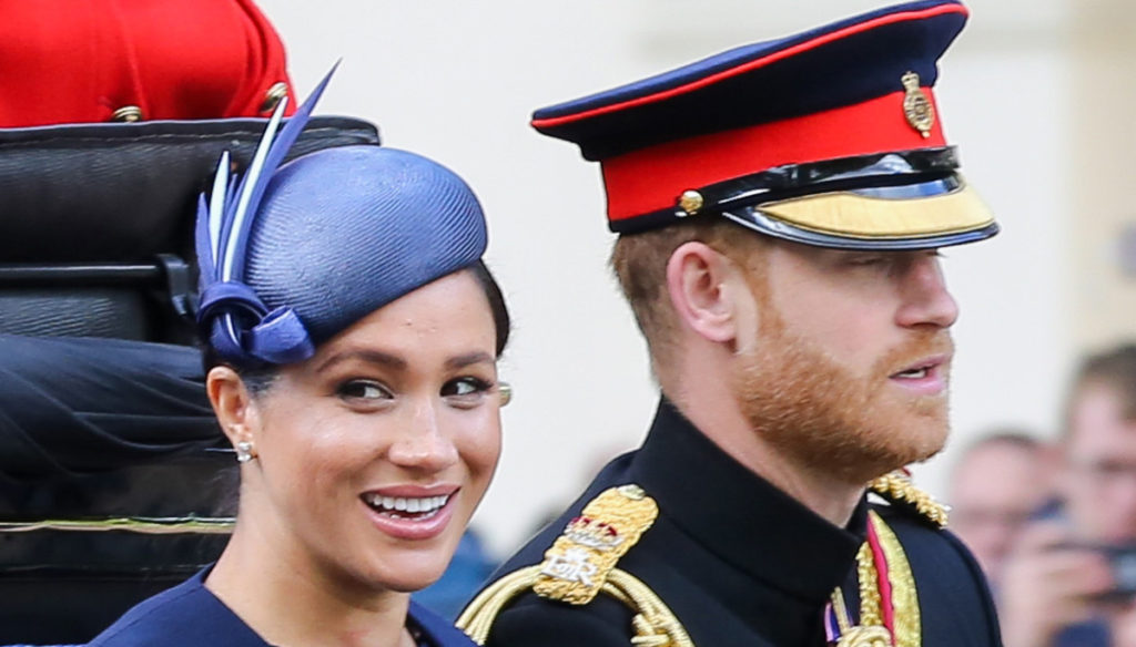 Meghan Markle in blue challenges the Queen and a new ring appears. But it doesn't convince