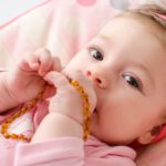 The Baltic amber necklace for teething: discover it