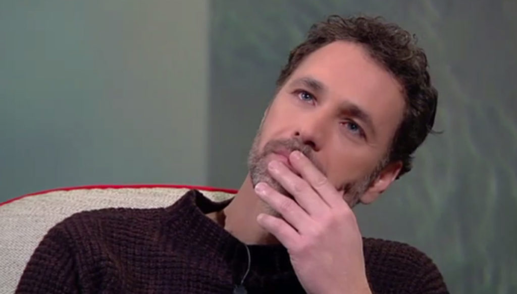 The Interview: Raoul Bova in tears in front of Maurizio Costanzo