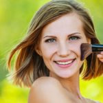 The secrets of summer make-up: powder