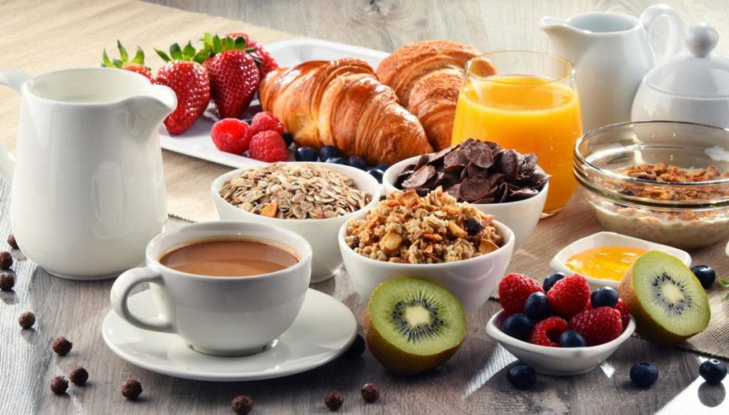 Perfect breakfast in the summer: 10 tips from the nutritionist