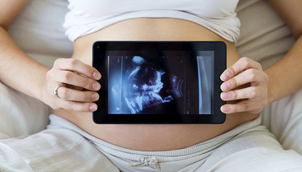 Pregnancy, measure the heartbeat of the fetus at home