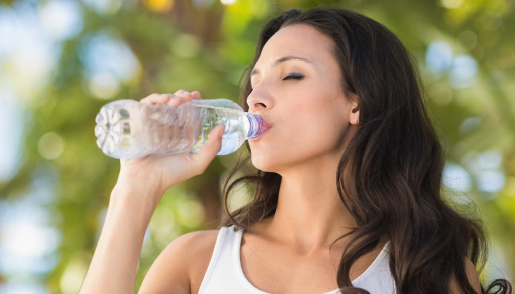The benefits of water to stay young and fit