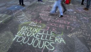 Brussels attacks, messages of peace on the asphalt