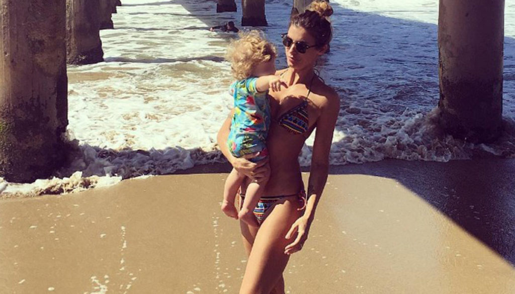 Elisabetta Canalis mother: the bikini photo conquers the web