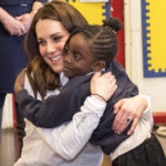 Kate Middleton pregnant: the hug with the children is very sweet