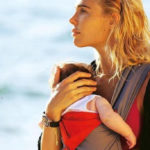 Ilary Blasi super mom, first sea with little Isabel