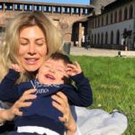 Paola Caruso in the park with her son: reply to the controversy