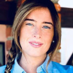 Maria Elena Boschi smiles with her brother. And with the denim look it's a charm