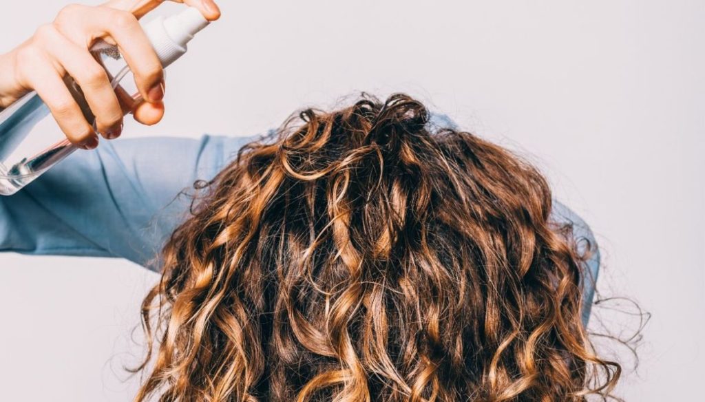 Dry shampoo: here's how to use it for always perfect and tidy hair