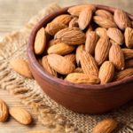 Diet with almonds to protect the heart from risks