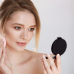 How to use transparent powder in make-up