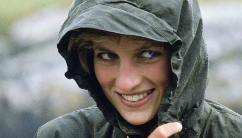 Lady Diana, The Crown relaunches its iconic jacket