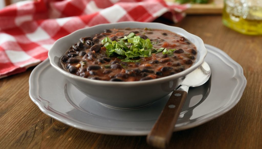 Black bean diet: high in fiber to lose weight and deflate the belly