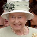 I regali più bizzarri e strani ricevuti dalla Regina Elisabetta a Natale