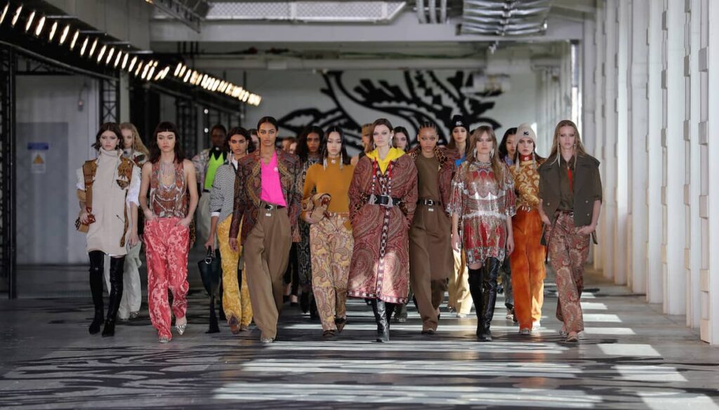 Femininity between present, past and future: the fil rouge of Milan Fashion week