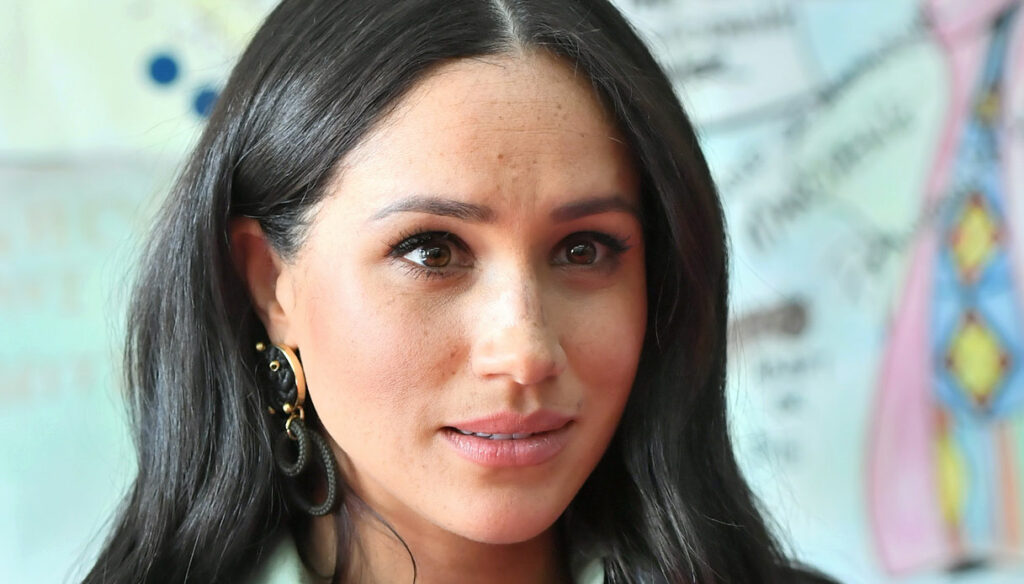Meghan Markle, the Palace denies you on Archie's certificate