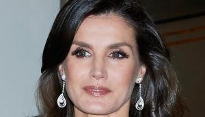 Letizia of Spain challenges the protocol with the jewel coat