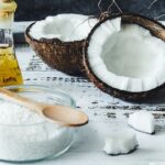 Coconut oil for hair: how to use it and all the benefits for the hair