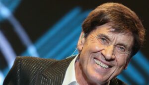 Gianni Morandi discharged from hospital: the singer returns home