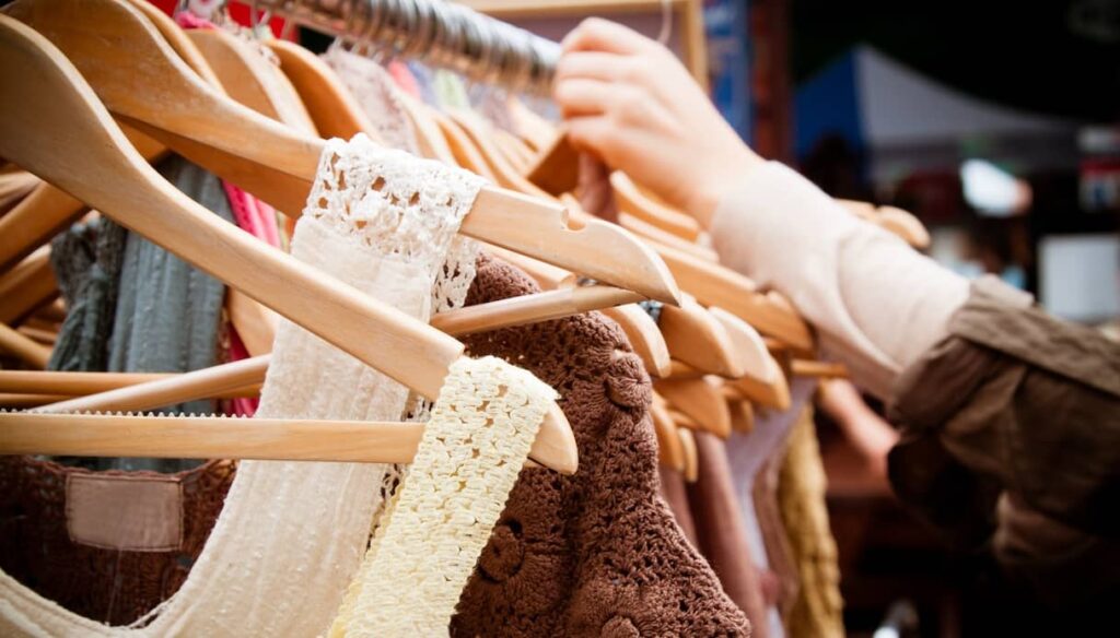 Vintage and second hand clothing apps and sites: buying used is good