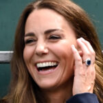 Kate Middleton returns to Wimbledon: blue blazer and trendy polka dot skirt