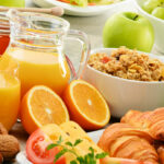 Breakfast in the diet of those who play sports: advice from the nutrition expert