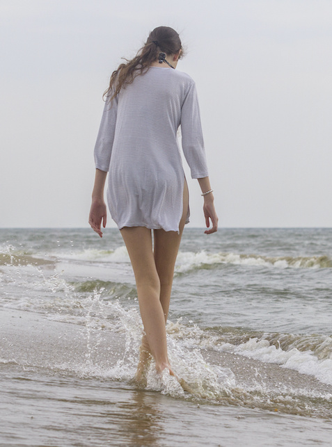 Shirt on the beach here's how to wear it with style  Tips for Women's