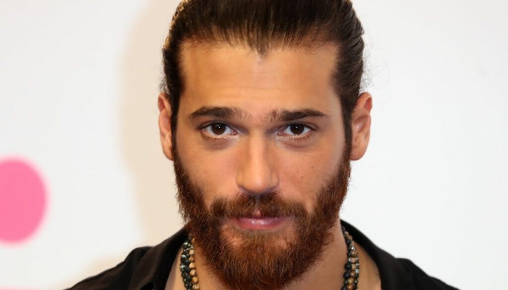 Can Yaman, controversy over his holiday in Belgrade: what happened
