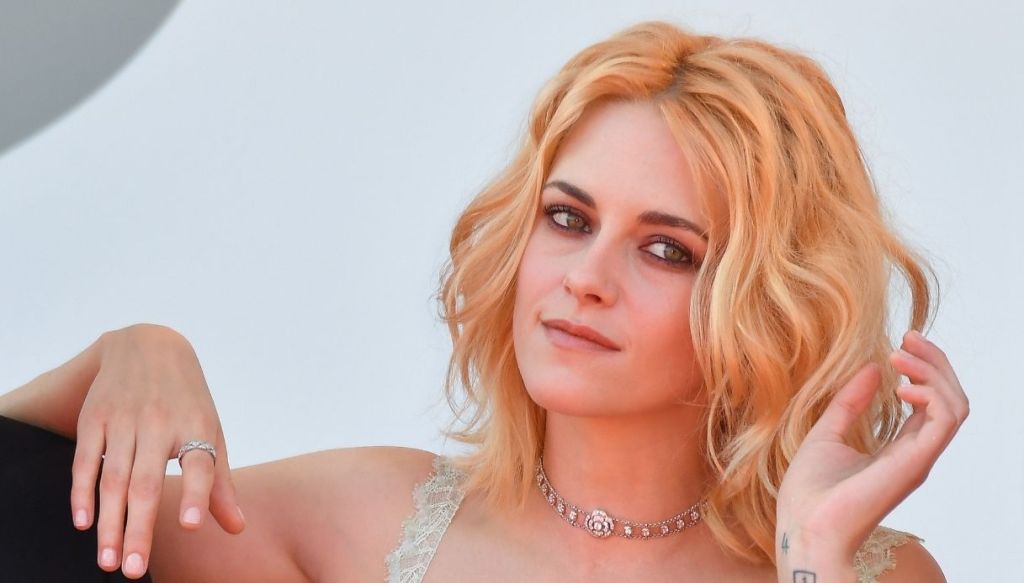 Kristen Stewart blonde hair yellow hair Venice Film Festival 2021