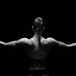 5 exercises to train the shoulder muscles at home