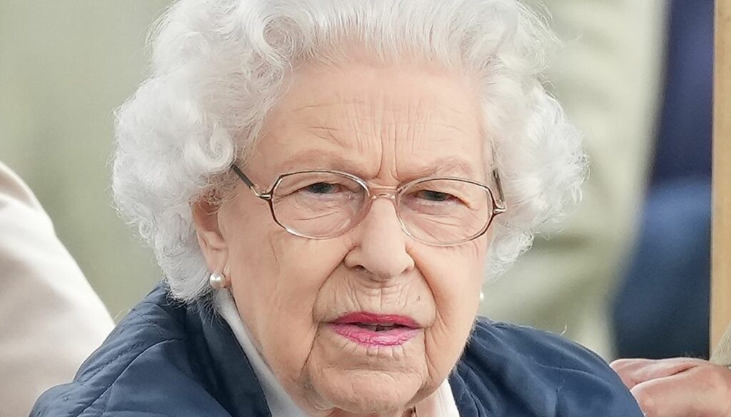 Queen Elizabeth, "fury" at the Palace for the plans unveiled on London Bridge