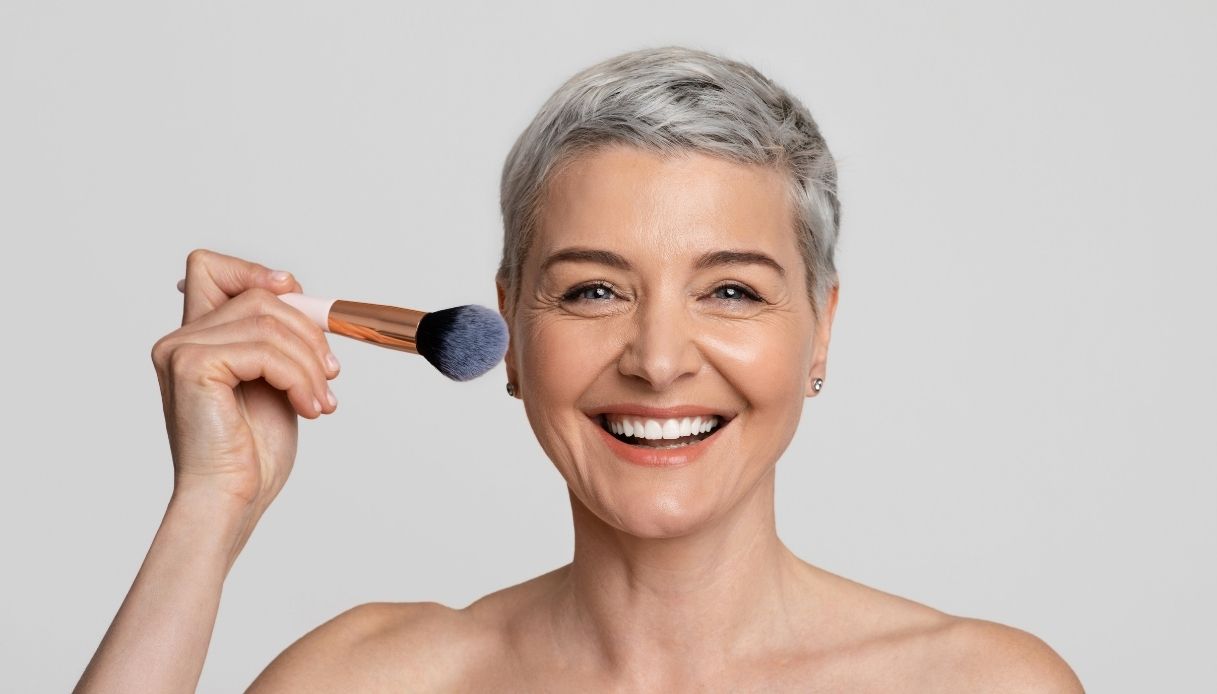 mature woman natural makeup brush face powder
