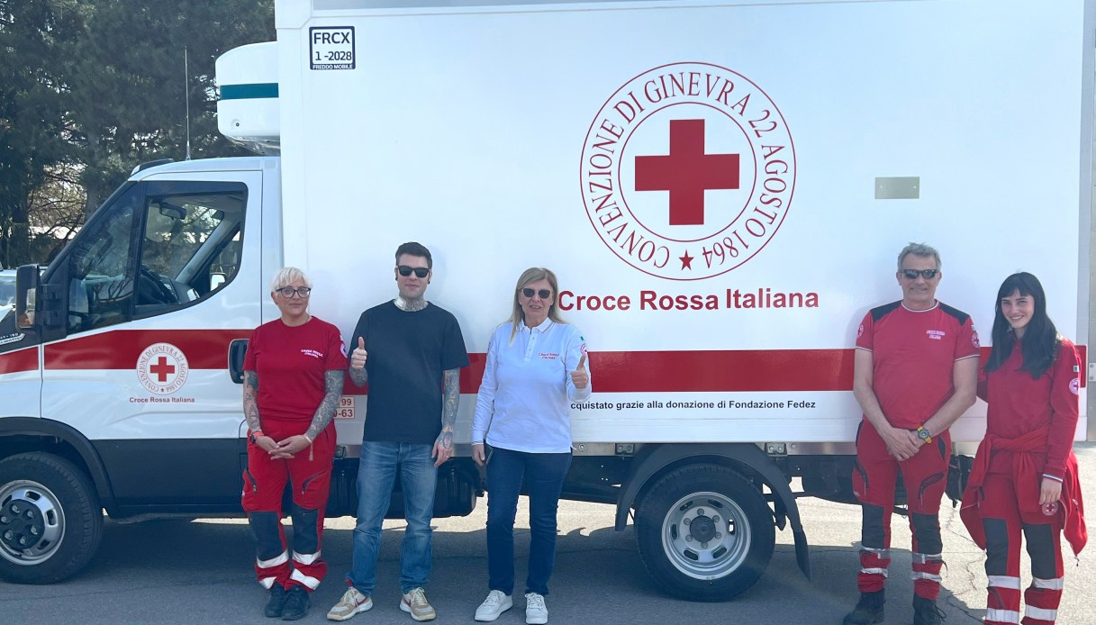 Fedez donates a van to the Red Cross