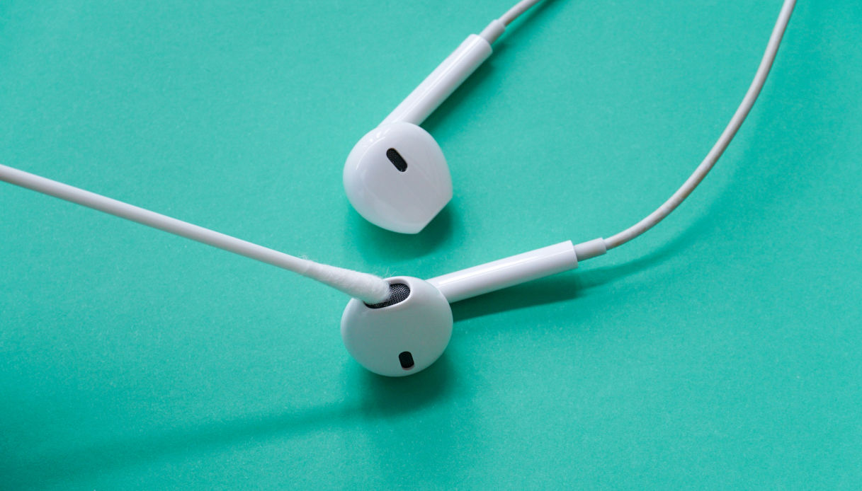 Cleaning the earphones: how to do it and what to use