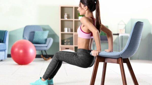 How to train with a chair: 4 exercises