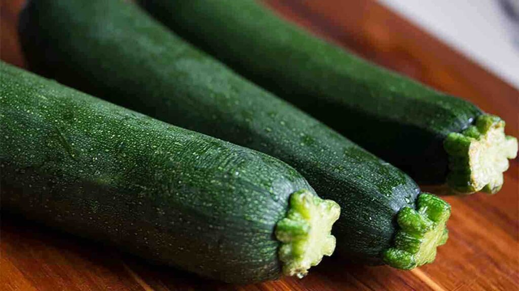 Sunday menu: appetizer, first course and side dish, with zucchini is easy