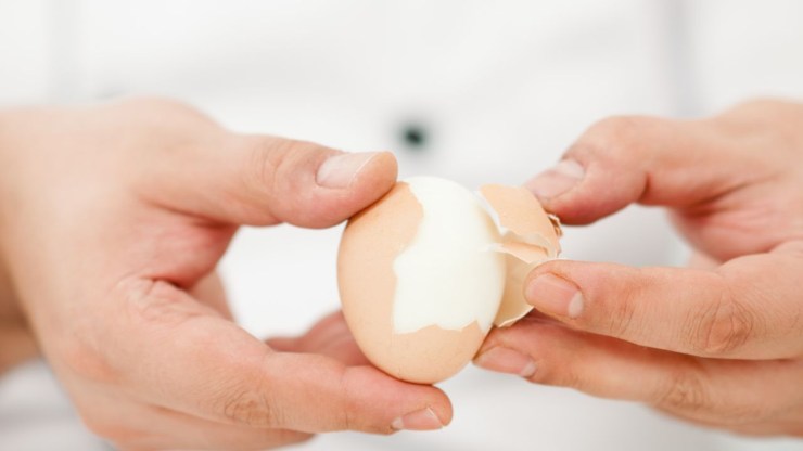 shell hard-boiled eggs