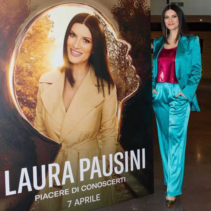 Laura Pausini in turquoise 6-5-22