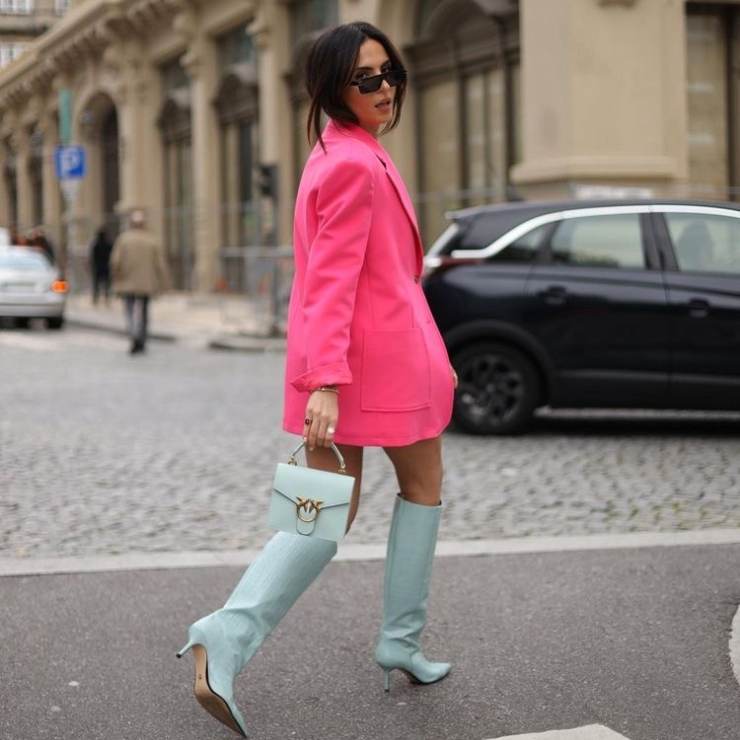 Light blue pointed boots 15-5-22.
