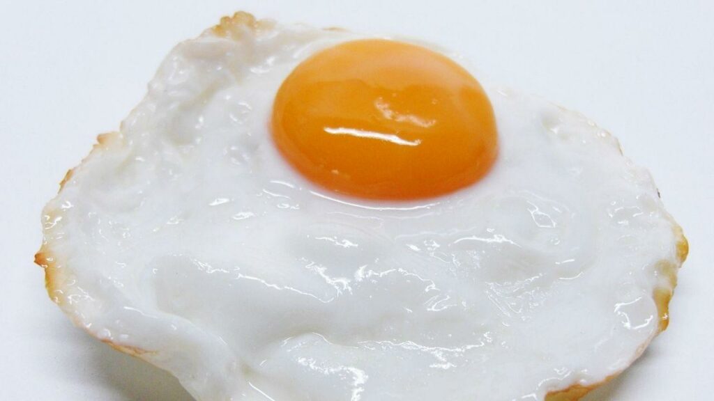 Chef Carlo Cracco's trick for the perfect fried egg?  There he is!