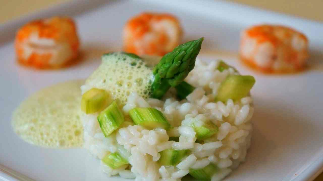 Risotto with asparagus and prawns