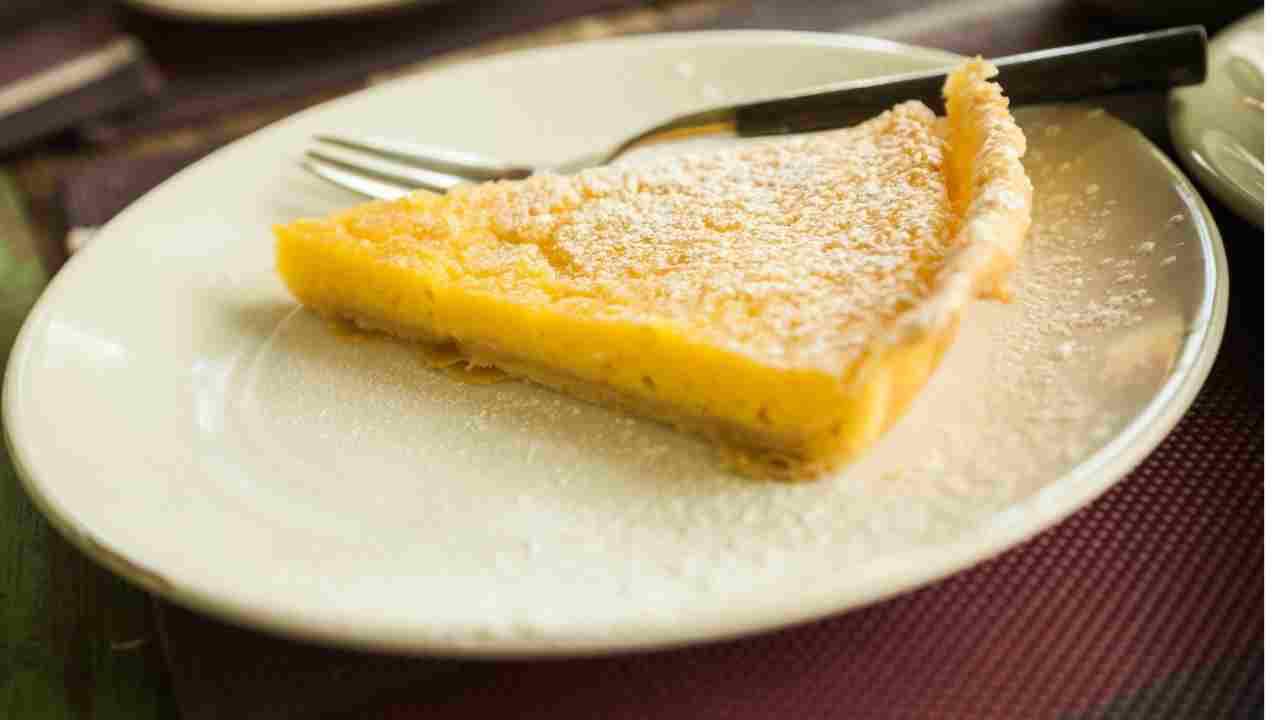 Soft tart with lemon curd